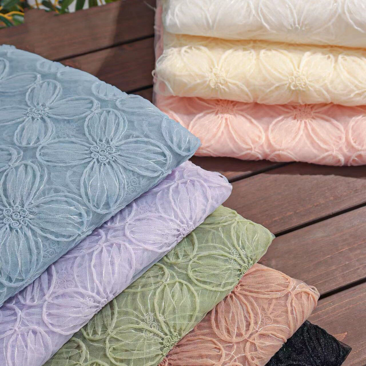 Embroidery Web - Neuer vier blättriger Kleeblattblumennetz-Sticks pitzen stoff