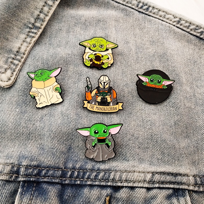 Embroidery Tulle - 5 Stück niedliche Cartoon-Yoda-Anstecknadeln, Sci-Fi-Abenteuer-TV-Charakter-inspirierte Broschen,