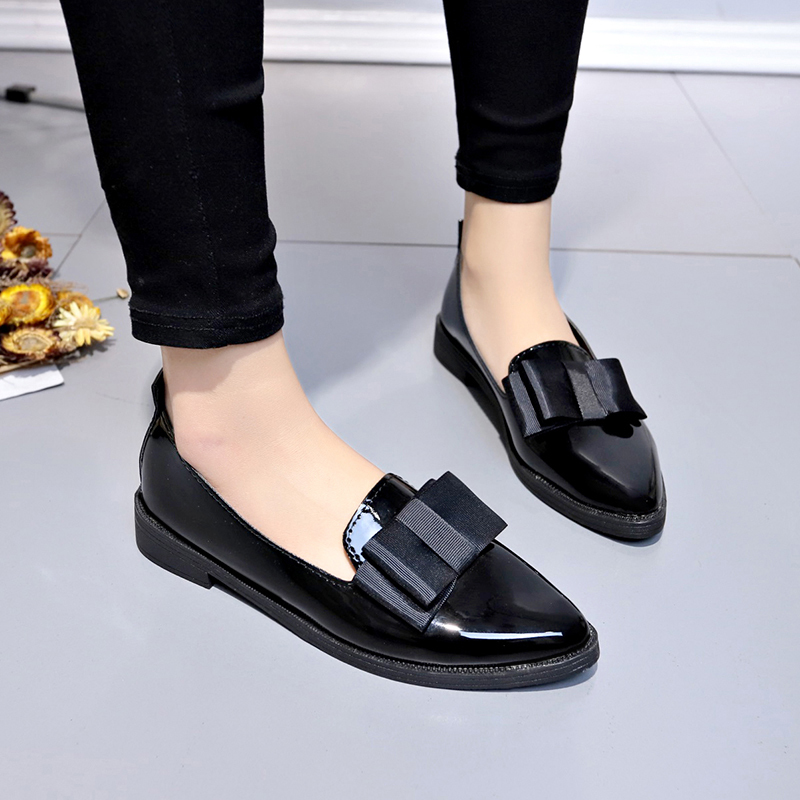 Schwarze/Weinrote Lackleder-Sp – Embroidery Flat Shoes Bewertung und Preis