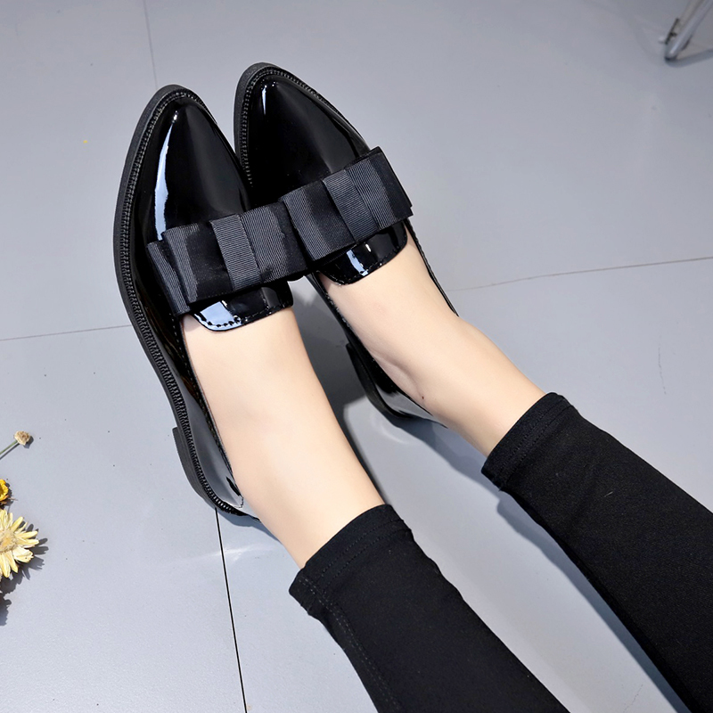 Schwarze/Weinrote Lackleder-Sp – Embroidery Flat Shoes Bewertung und Preis