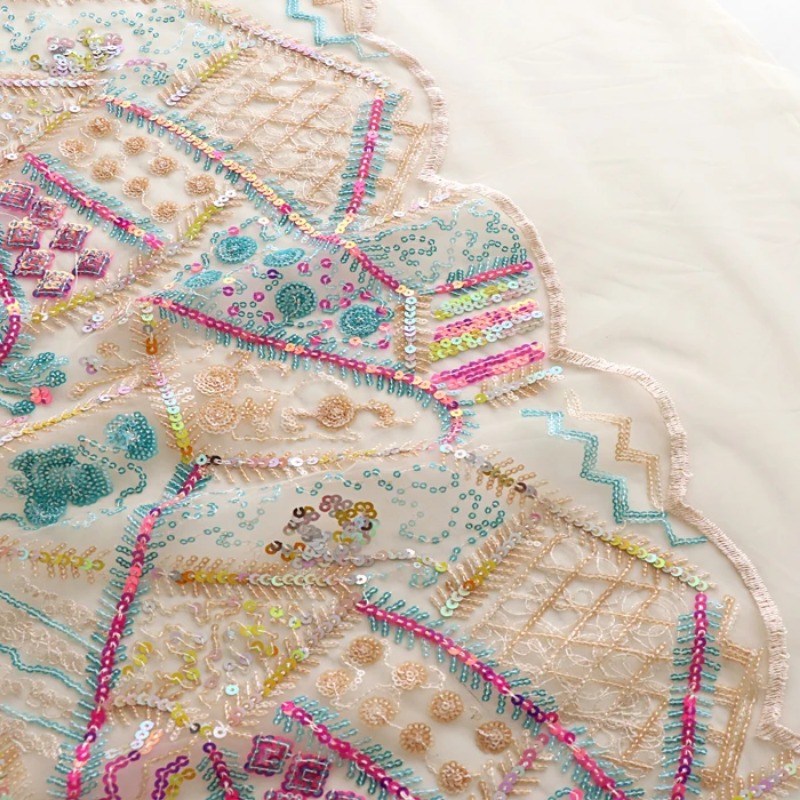 Weiches Garn, bunte Pailletten – Embroidery Web Bewertung und Preis
