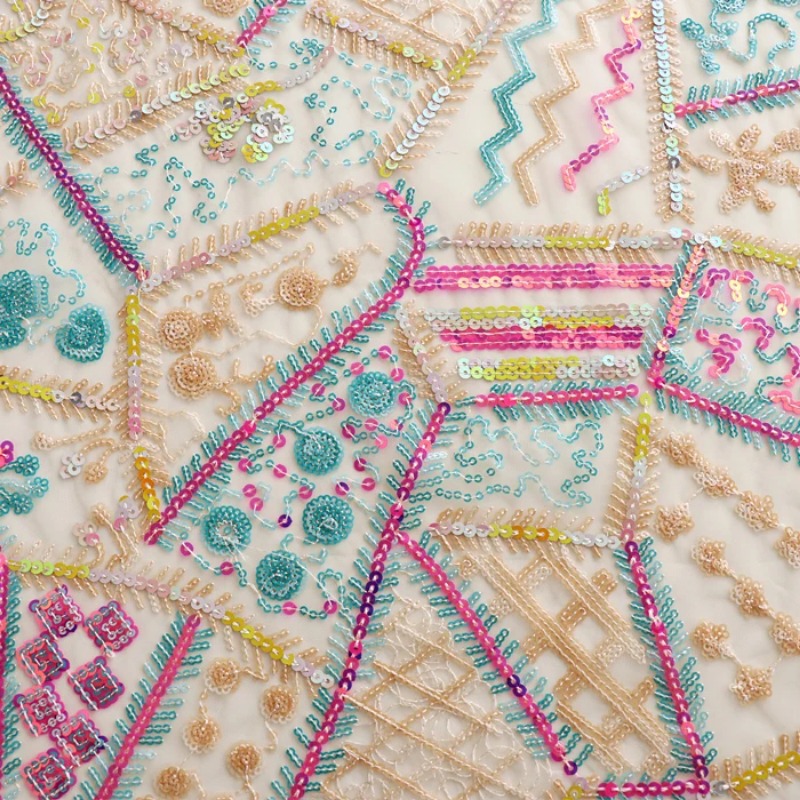 Weiches Garn, bunte Pailletten – Embroidery Web Bewertung und Preis