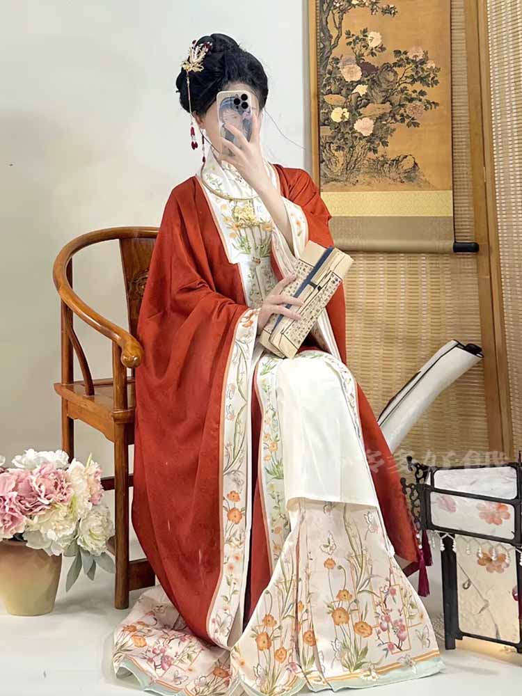 Hanfu-Anzüge aus der Ming-Dyna – Embroidery Horse Bewertung und Preis