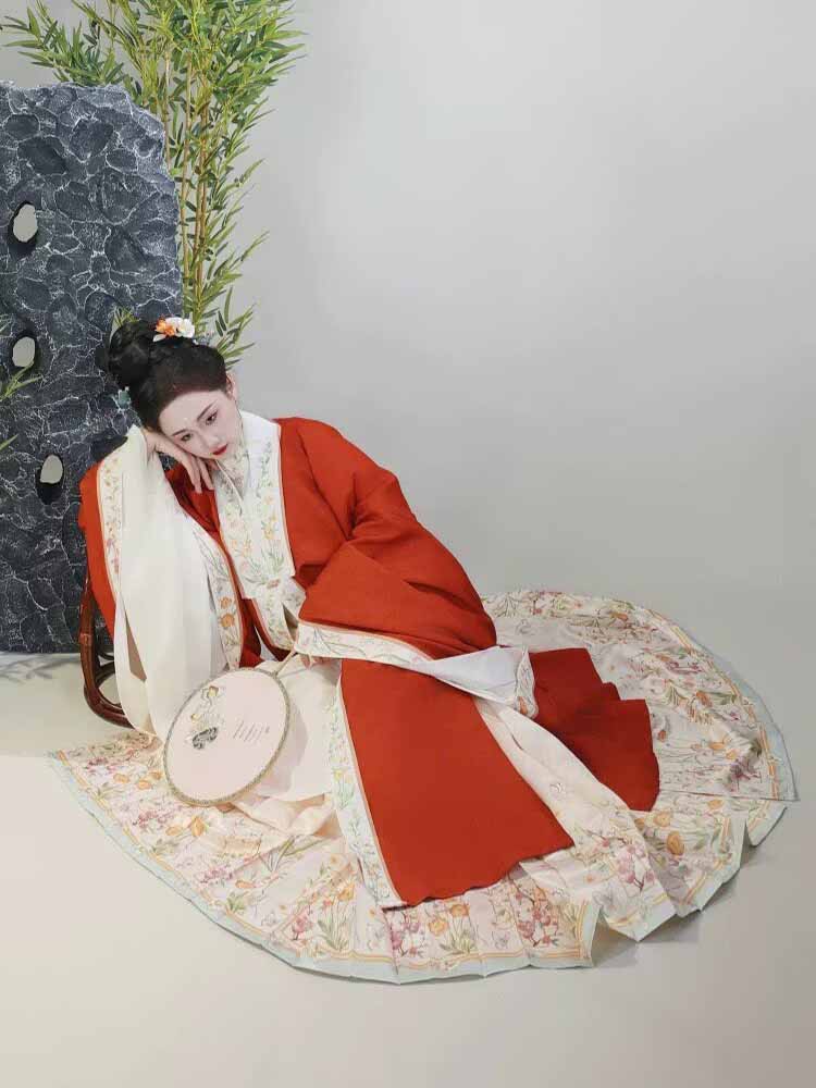 Hanfu-Anzüge aus der Ming-Dyna – Embroidery Horse Bewertung und Preis