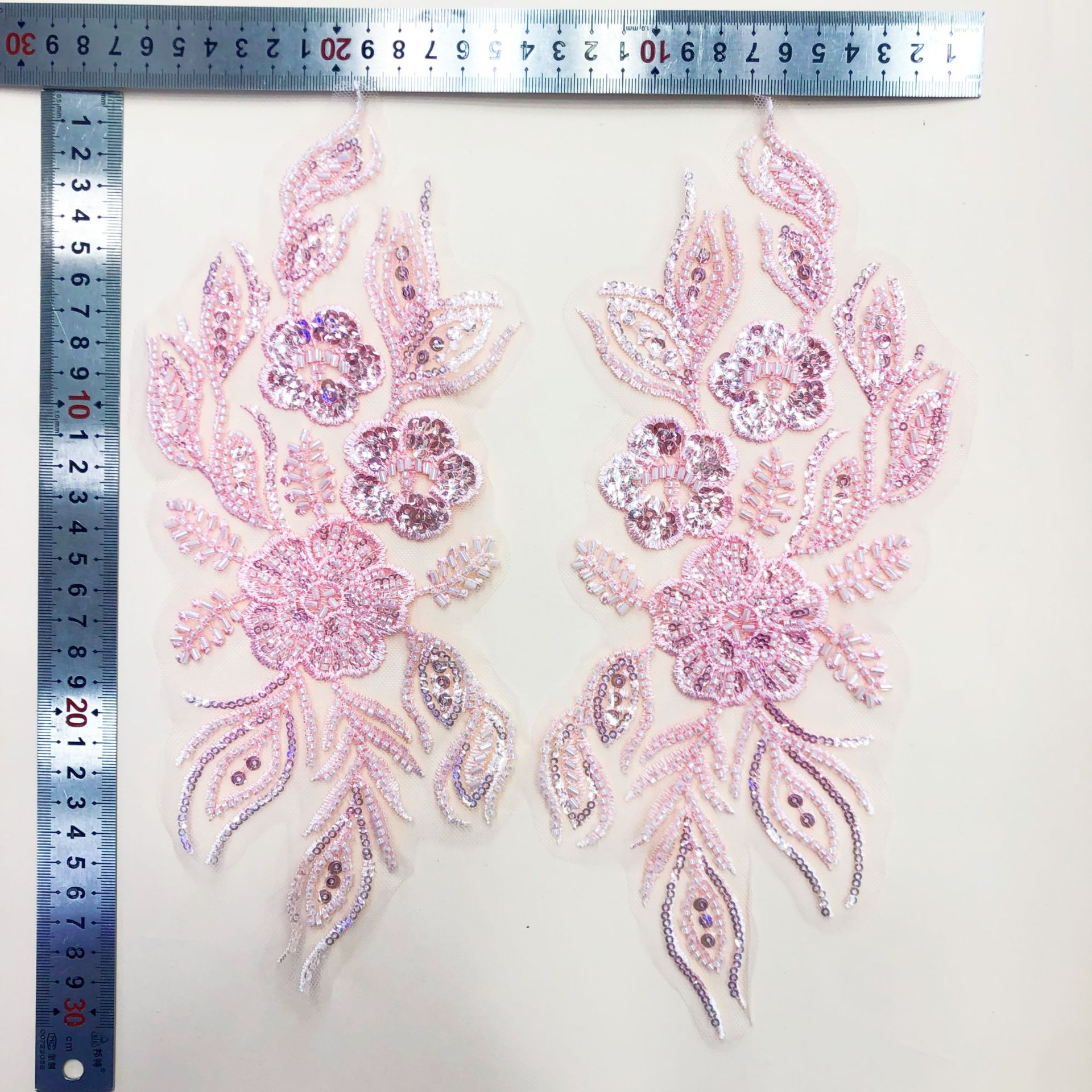 Glitzernder Spitzenstoffbesatz – Embroidery Gradient Bewertung und Preis