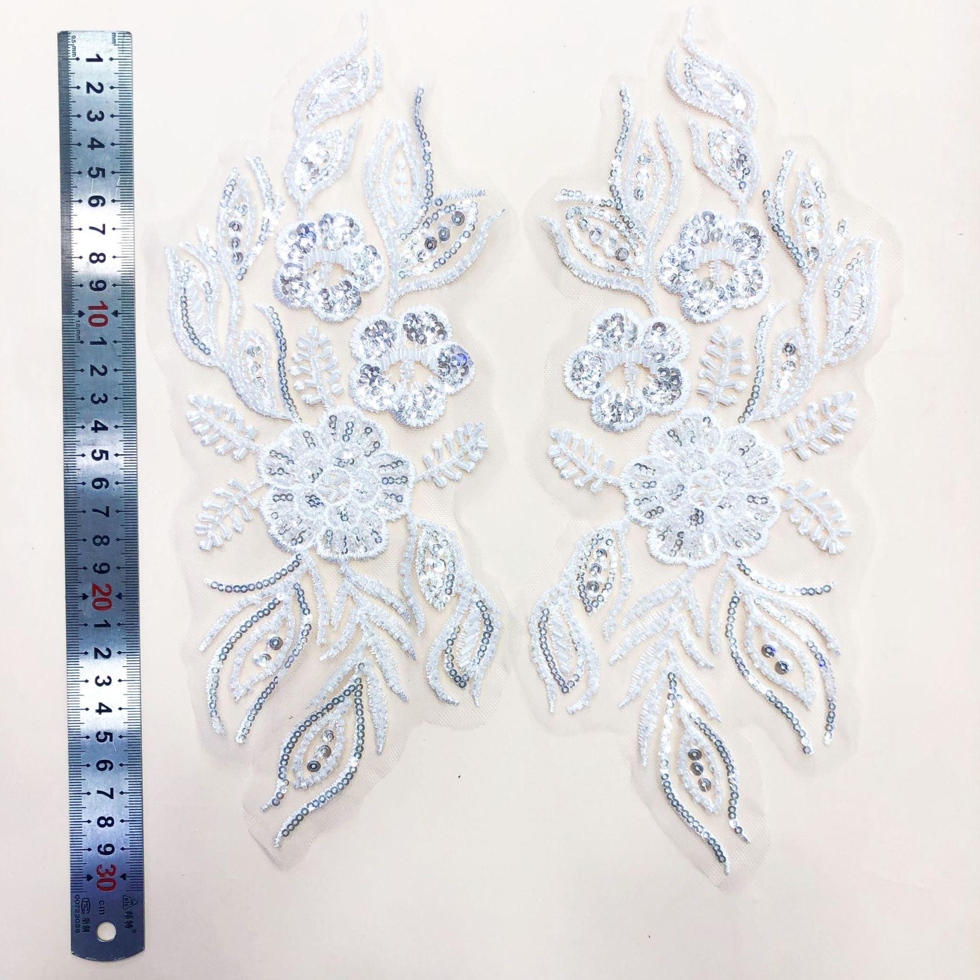 Glitzernder Spitzenstoffbesatz – Embroidery Gradient Bewertung und Preis